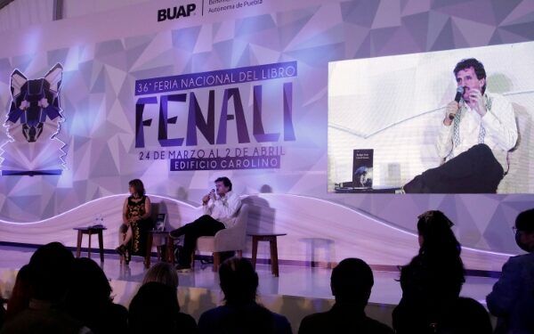 Presenta Enrique Serna su lealtad al fantasma