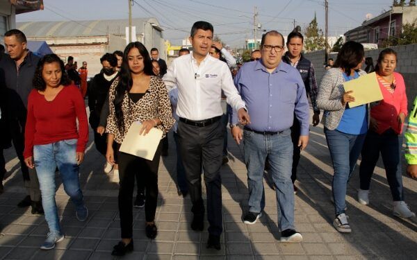 Entrega Eduardo Rivera calle 660 de su gestión