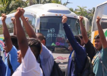 Exhiben documentos de inteligencia del Ejército en caso Ayotzinapa