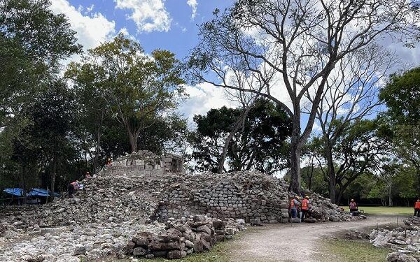 chichen itza jeroglificos