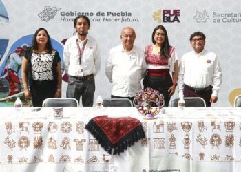 Presentan pasarela para promover vestimentas típicas de Izúcar de Matamoros