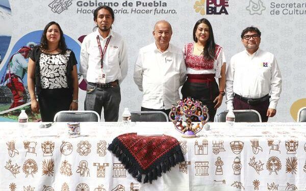Presentan pasarela para promover vestimentas típicas de Izúcar de Matamoros
