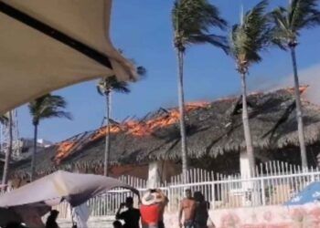Reportan incendio en El Rollo de Acapulco, Guerrero