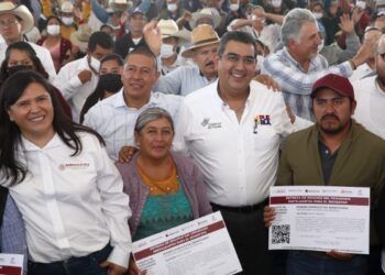 Gobernador de Puebla preside entrega de fertilizantes para productores
