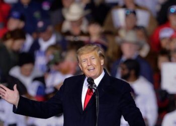 Trump pide aplazar el juicio por difamación y violación a la autora Carroll