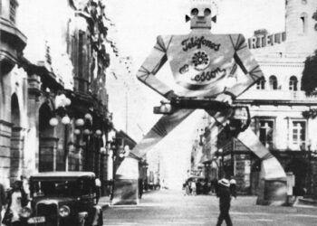 IN MEMORIAM / PUBLICIDAD ROBOTIZADA
