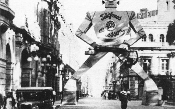 IN MEMORIAM / PUBLICIDAD ROBOTIZADA
