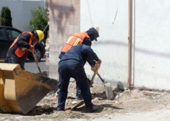 Derrumban inmuebles que obstruían vialidades