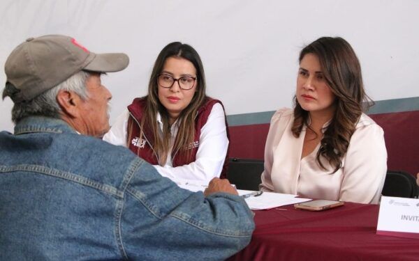Personal de gobierno estatal atiende solicitudes y peticiones en Huauchinango