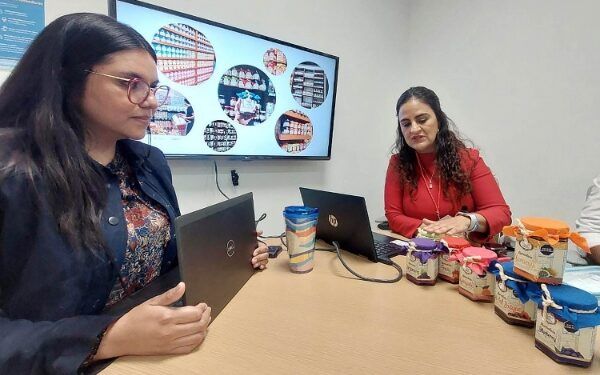 Gobierno estatal vinculan a productores poblanos con grupo Walmart