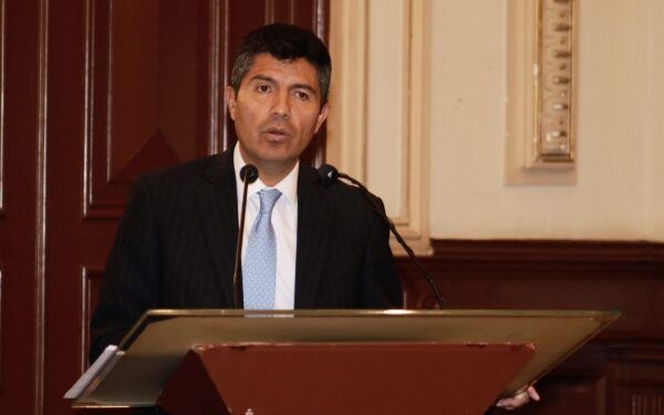 Celebra Eduardo Rivera autonomía de municipios en gasto publicitario