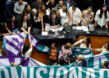 Suspenden sesión en Senado; nombramiento de comisionado de INAI desata conflicto