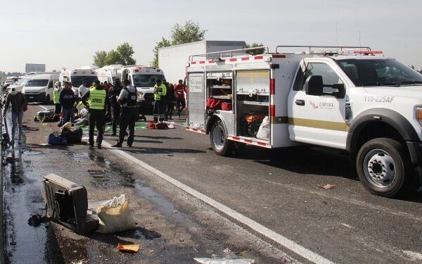 Dos personas muertas, el saldo de una volcadura en la autopista México-Puebla