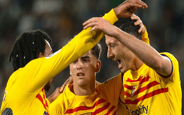 Barcelona golea 4-0 al Elche y se mantiene rumbo al título en La Liga