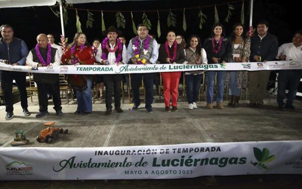 Entrega gobernador obras y patrullas en Tlatlauquitepec