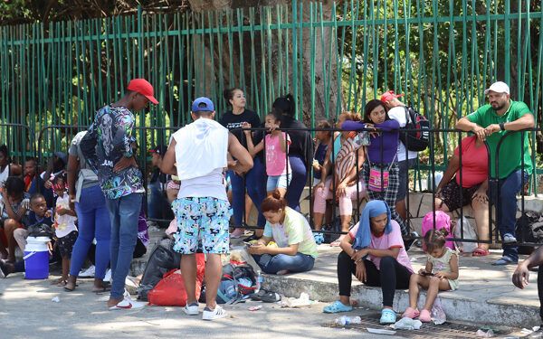 Senadores de EE. UU. proponen mantener expulsiones en la frontera