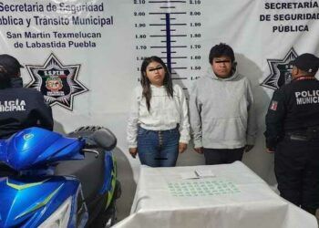 SSP de Texmelucan detiene a dos personas con motoneta con reporte de robo y aparente droga