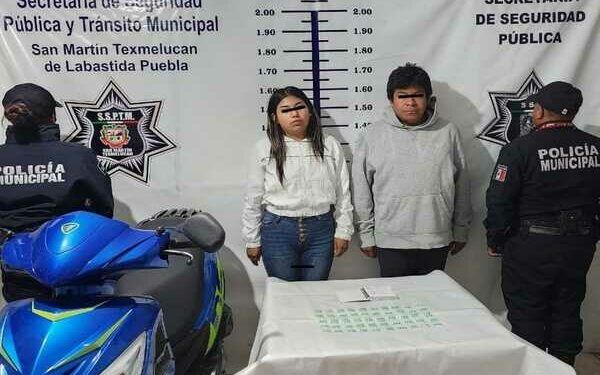 SSP de Texmelucan detiene a dos personas con motoneta con reporte de robo y aparente droga