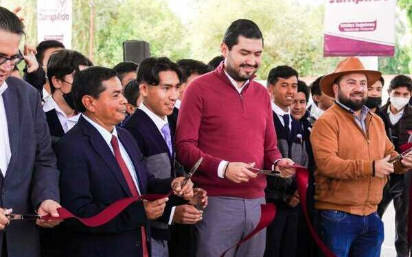 Gobierno de Texmelucan entrega 21 domos en beneficio de instituciones educativas