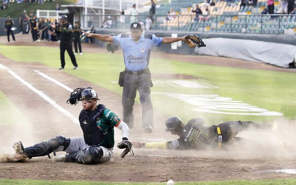 Afición beisbolera responde, pero Pericos no levanta