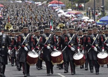 DESFILE 5 DE MAYO