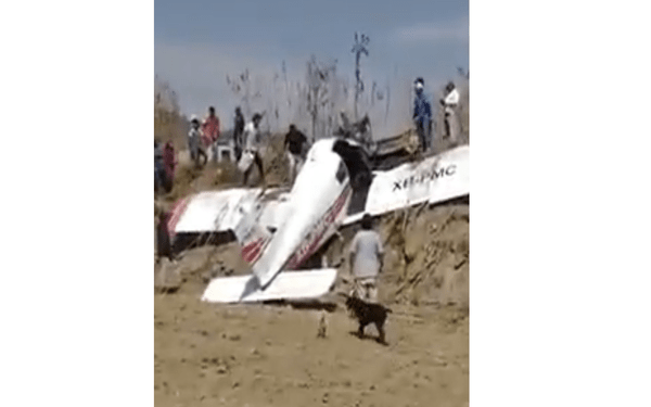 Desplome de avioneta deja dos lesionados en San Pedro Cholula