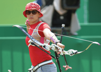 Lidera Aída Román la Selección de tiro con arco en Shanghai