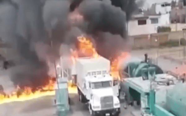 Explosión de tanque de diésel deja un muerto en San Pedro Cholula