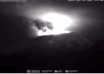 Popocatépetl registra lanzamiento de material incandescente