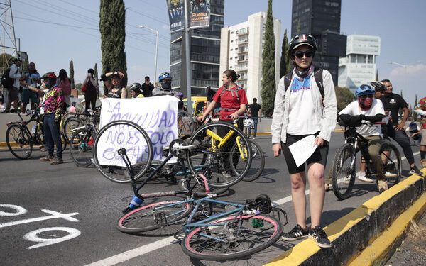 Matan a ciclista y arrollan a bikers