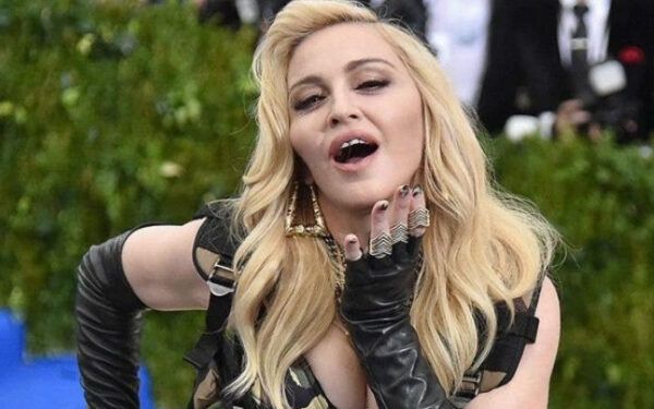 Madonna está hospitalizada y cancela el Celebration Tour