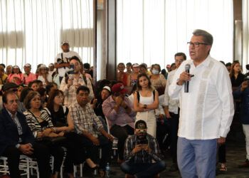 Respetaré resultados, seguiré en Morena: Monreal