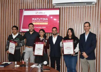 Reciben estudiantes de Texmelucan becas de la UDLAP