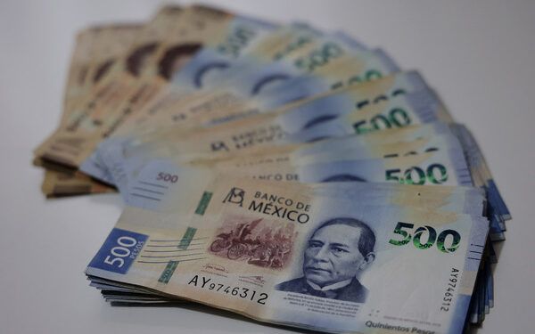 Cuando debemos pensar, sentimos; y cuando debemos sentir, pensamos