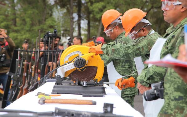 Puebla destruye armamento decomisado y puesto a disposición de la SEDENA