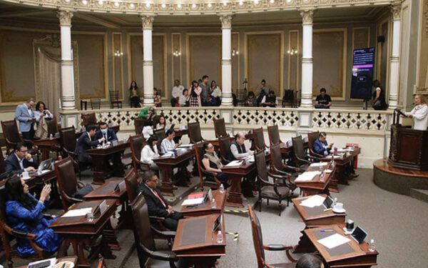 LA DESBANDADA EN EL CONGRESO DEL ESTADO