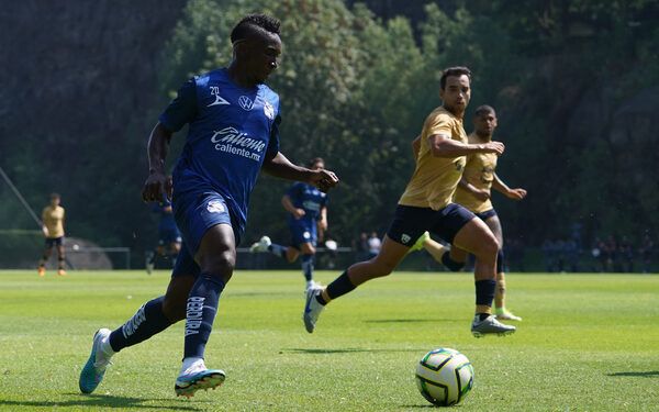 Domina Puebla a Pumas, le mete dos goles en su casa