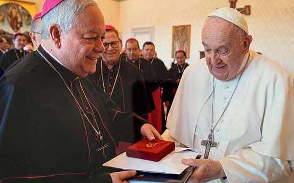 Y EL PAPA PREGUNTA POR PUEBLA: UN FELIZ REENCUENTRO EN EL VATICANO