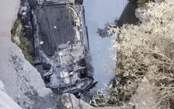 Conductor muere tras volcar su auto en el Río Atoyac