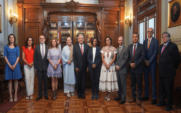 AMLO se reúne con la presidenta y consejeros del INE en Palacio Nacional