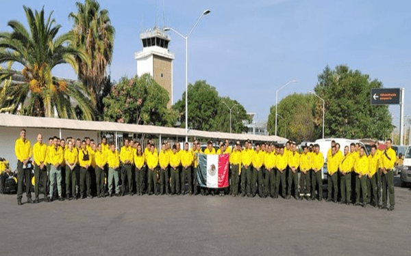 México envía ayuda a Canadá para combatir incendios