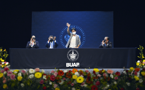 Acude rectora de la BUAP a graduaciones de estudiantes del nivel medio superior