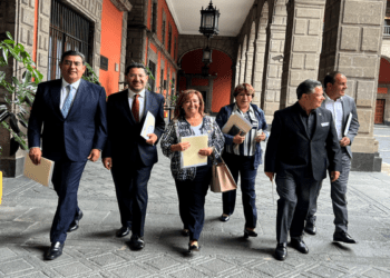 Acude Céspedes Peregrina a reunión con AMLO y gobernadores en Palacio Nacional