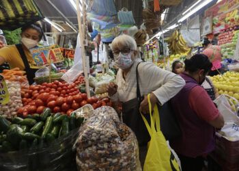 Poblanos califican mercados como sucios