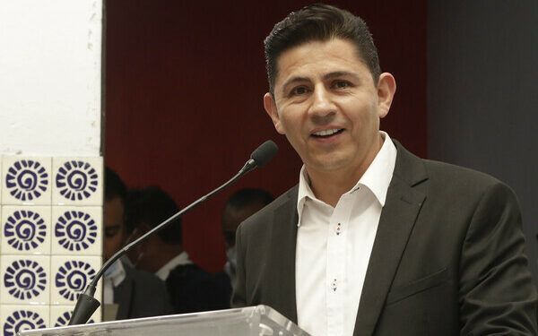 Líder priísta debe pagar pensión: Red Plural