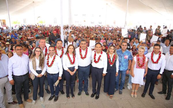 Gobernador entrega apoyos e inicia rehabilitación de calle en Tepeaca