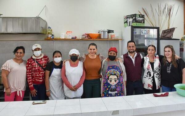 Gobierno de Texmelucan entrega rehabilitación de desayunador escolar