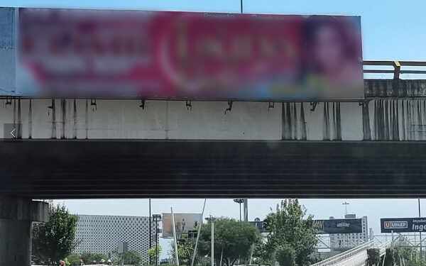 Retiran espectaculares por cosificar a mujeres