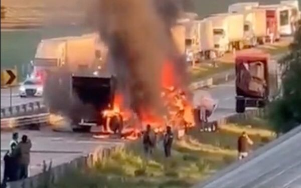 Dos calcinados deja accidente en el Arco Norte, a la altura del EdoMex