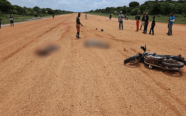 Motocicleta colisiona con avioneta en Honduras; mueren dos personas